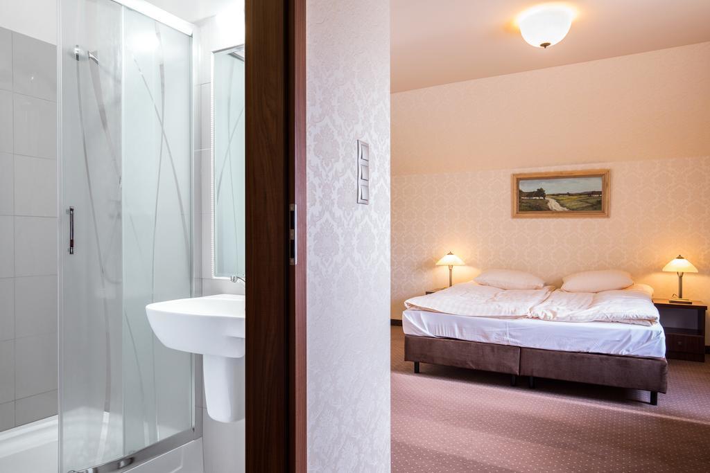 Hotel Folwark Zgierz Habitación foto