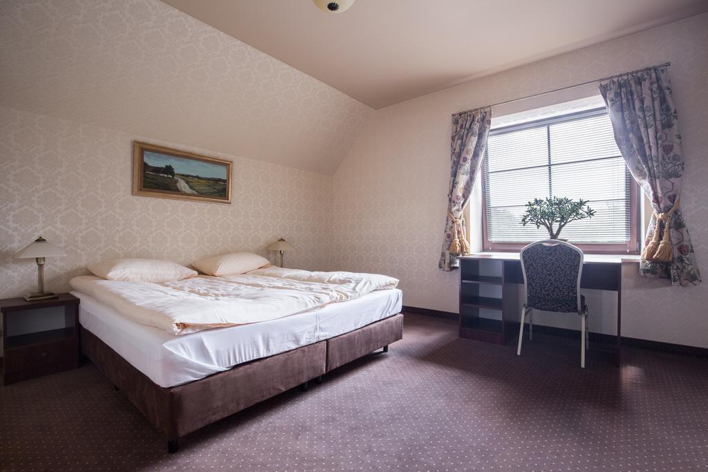 Hotel Folwark Zgierz Habitación foto